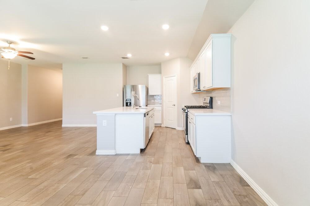 922 Evergreen St - Photo 7 of 16