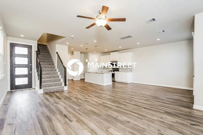 9826 Rugged Oaks Dr - Photo 3 of 17