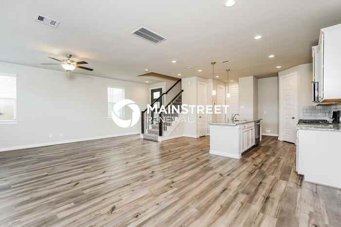 9826 Rugged Oaks Dr - Photo 4 of 17