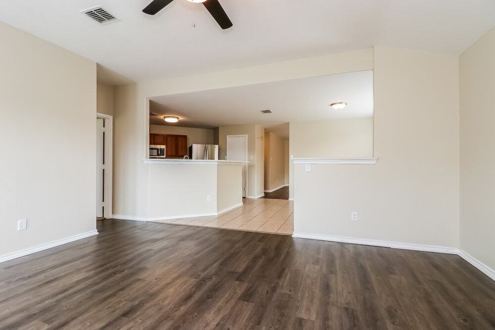 636 Horn St - Photo 2 of 15