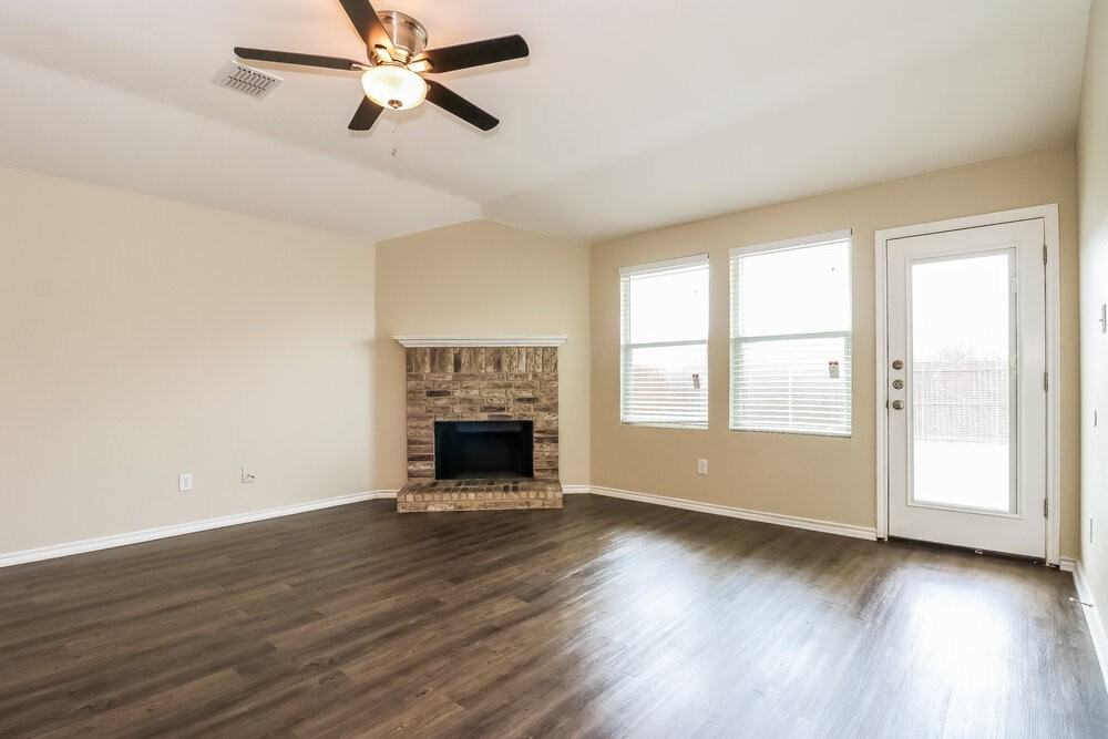 636 Horn St - Photo 3 of 15