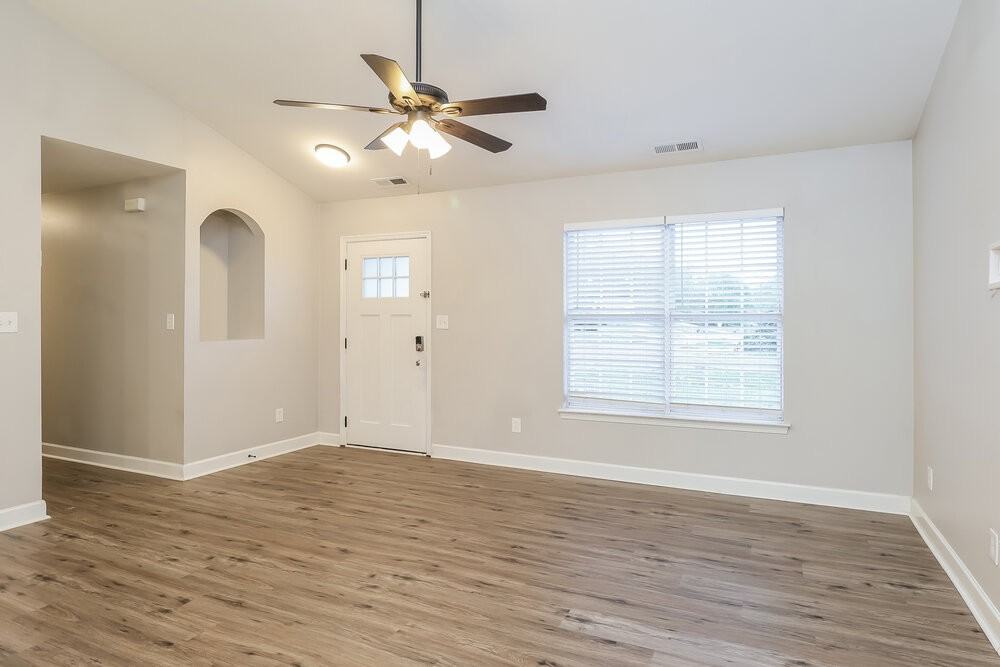 518 White Oak Ln - Photo 4 of 16