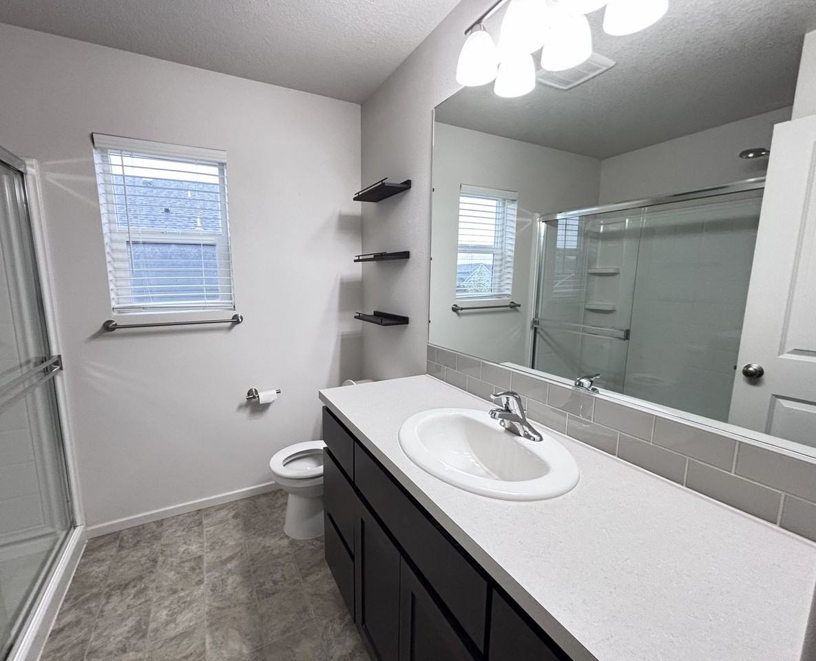 5034 Armstrong Ave Ne - Photo 6 of 17