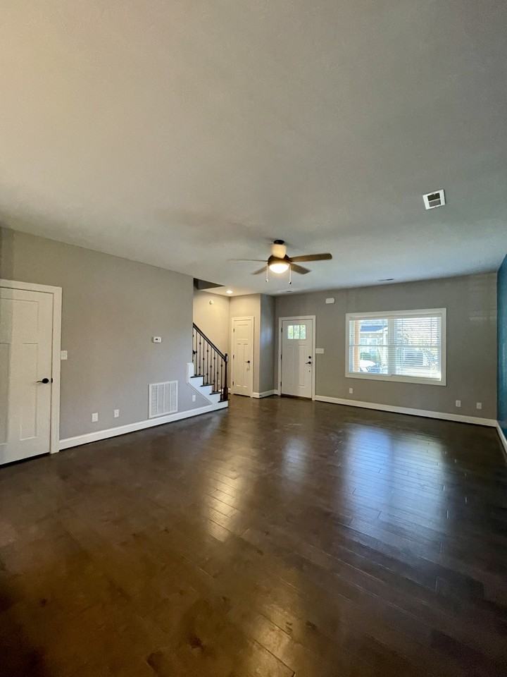 320 Meridian St #1 - Photo 5 of 34