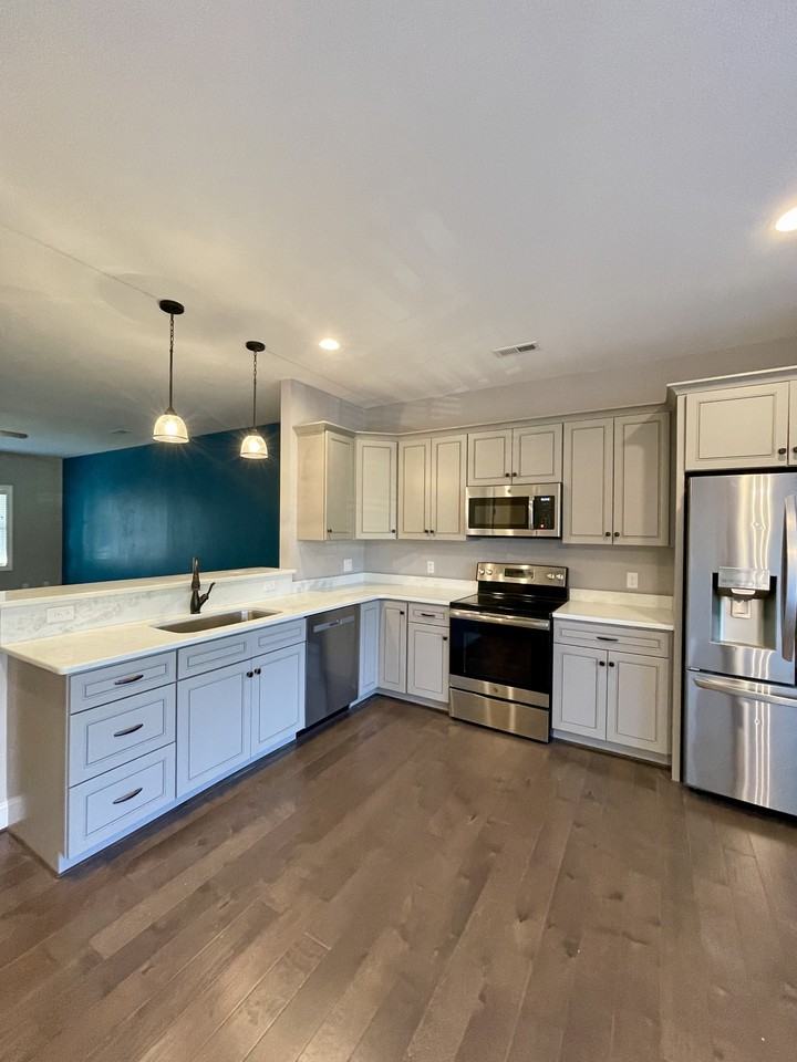 320 Meridian St #1 - Photo 6 of 34