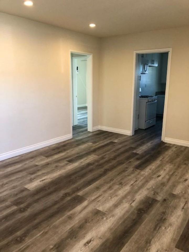 BURBANK 2 189 - Photo 2 of 15