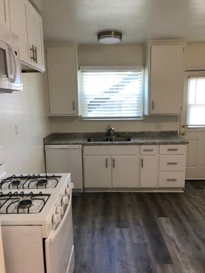 BURBANK 2 189 - Photo 3 of 15