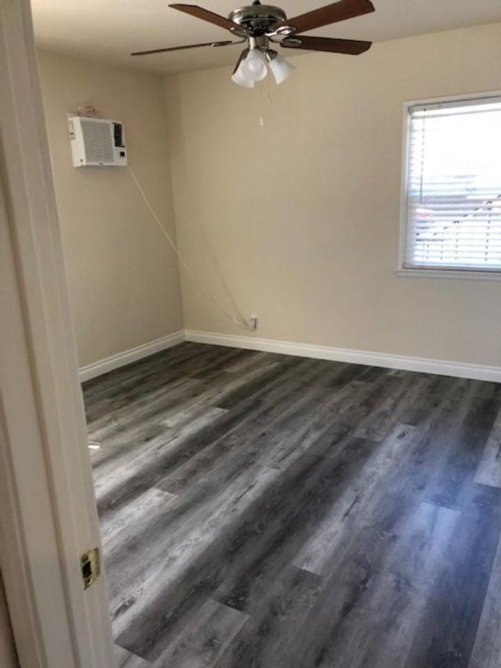 BURBANK 2 189 - Photo 4 of 15