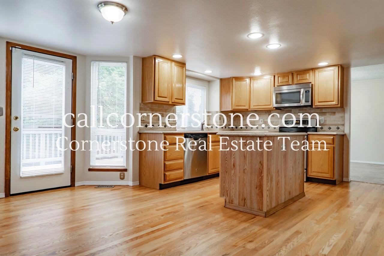 630 Fernglen Ct #1 - Photo 3 of 50