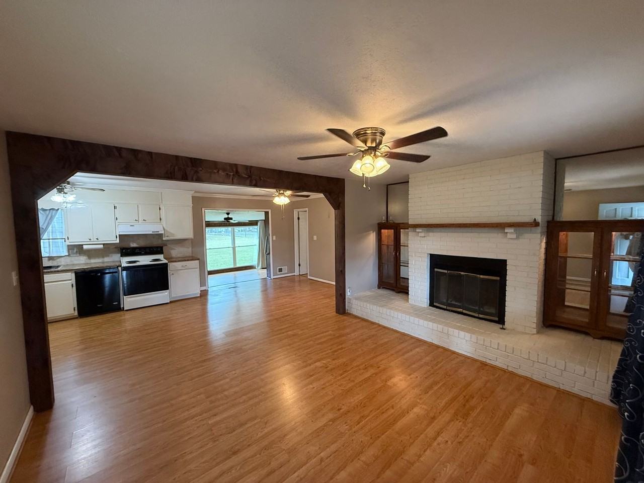 2025 Hinton Dr - Photo 3 of 8