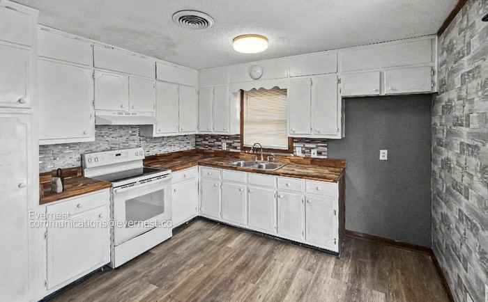 1816 Damon Cir - Photo 2 of 18