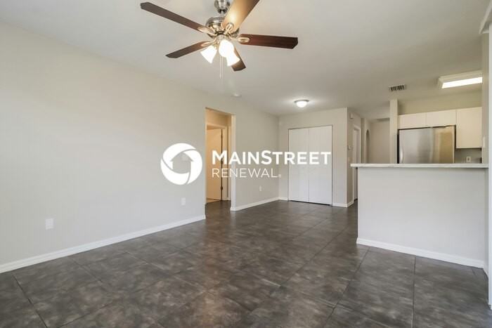 15688 Spring Line Ln - Photo 3 of 16