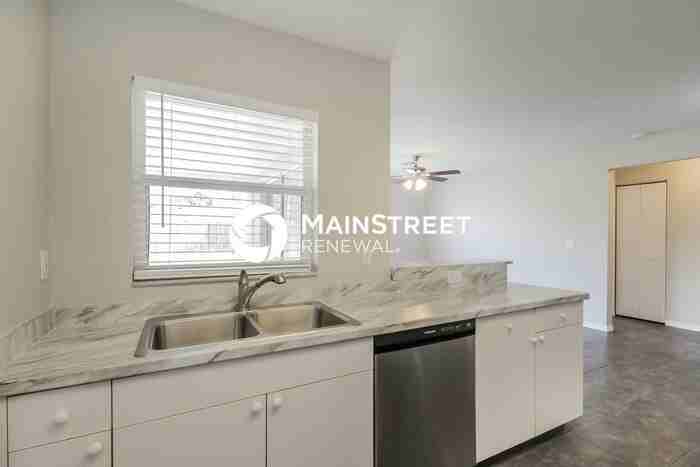 15688 Spring Line Ln - Photo 6 of 16