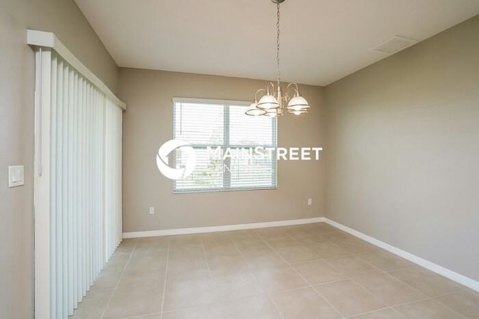 1822 Ne 4th Pl - Photo 5 of 16