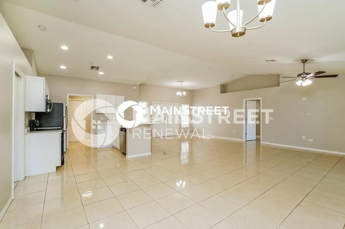 1316 Nw 15th Pl - Photo 4 of 15