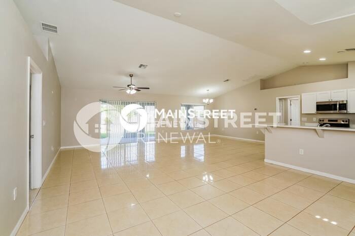 1316 Nw 15th Pl - Photo 5 of 15