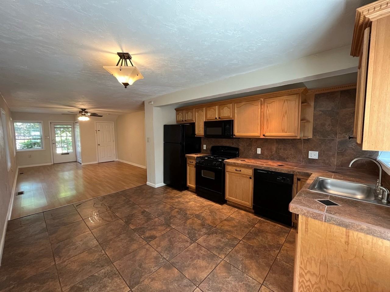 210 N Linden Ave #210 - Photo 3 of 23