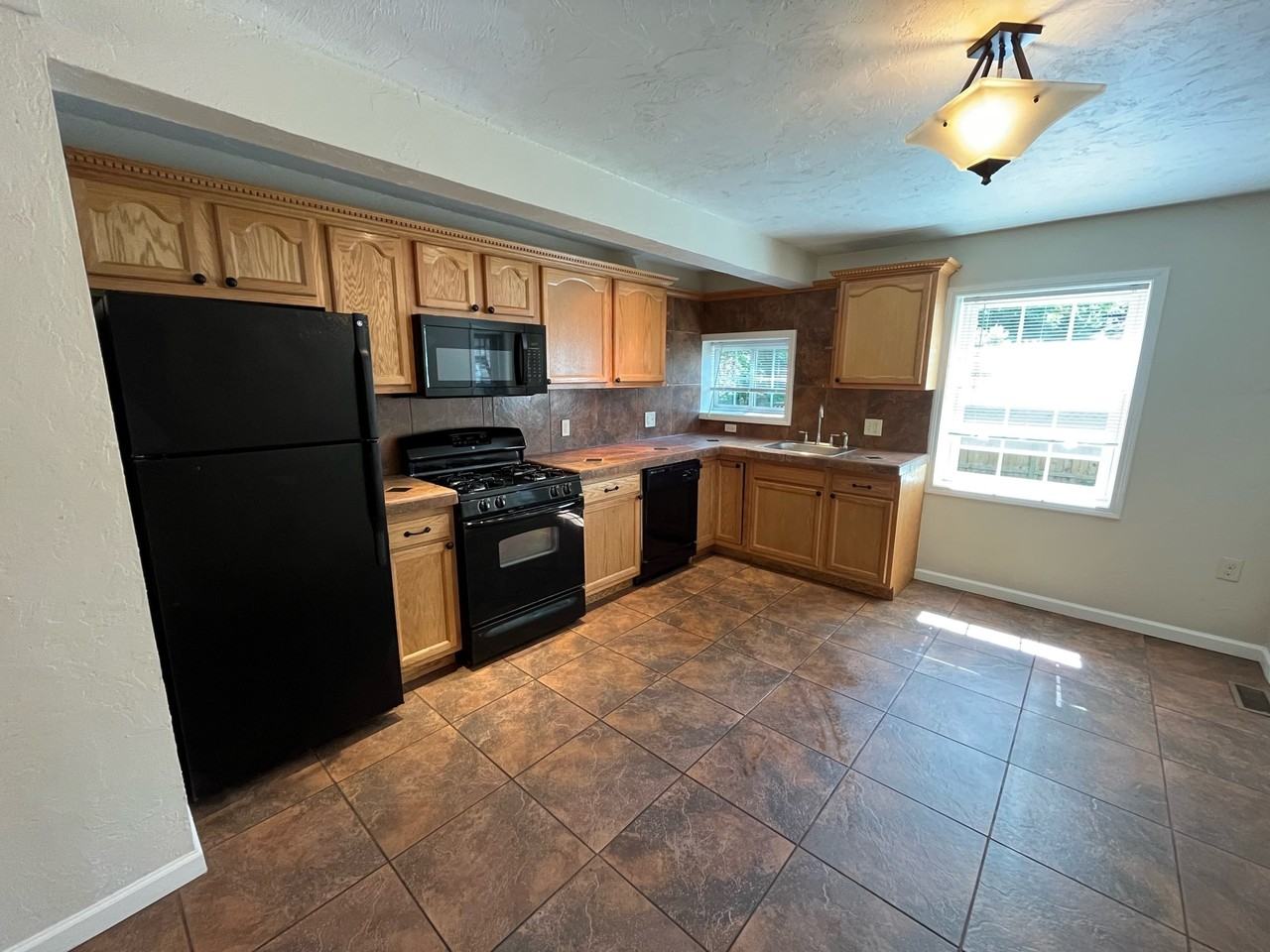 210 N Linden Ave #210 - Photo 5 of 23