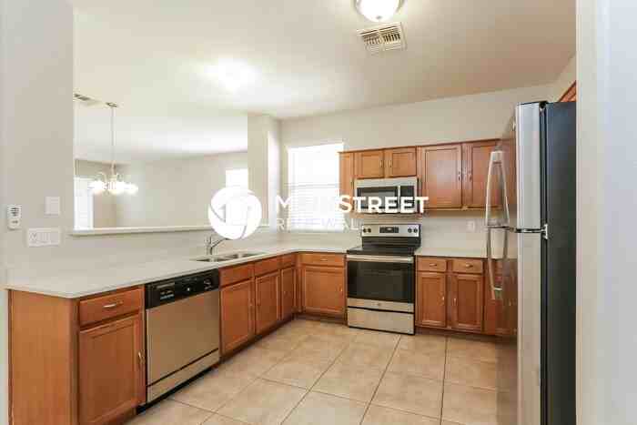 5158 W Illini St - Photo 7 of 17