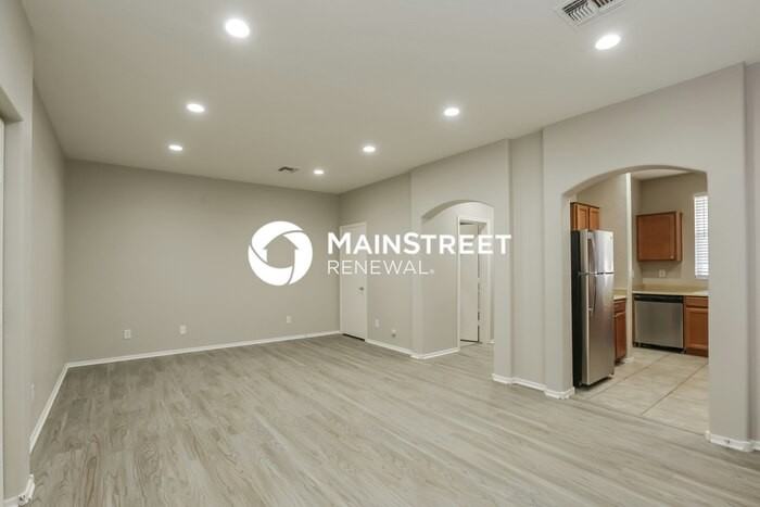 5337 W Warner St - Photo 4 of 17