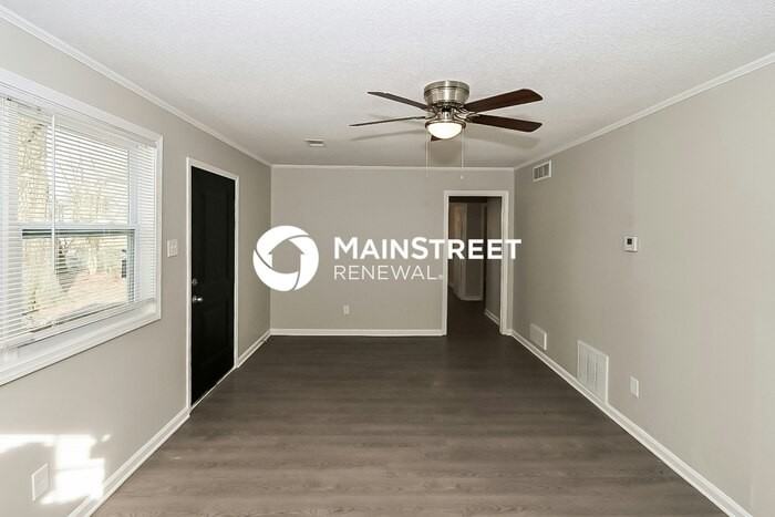 1058 Avon Rd - Photo 3 of 16