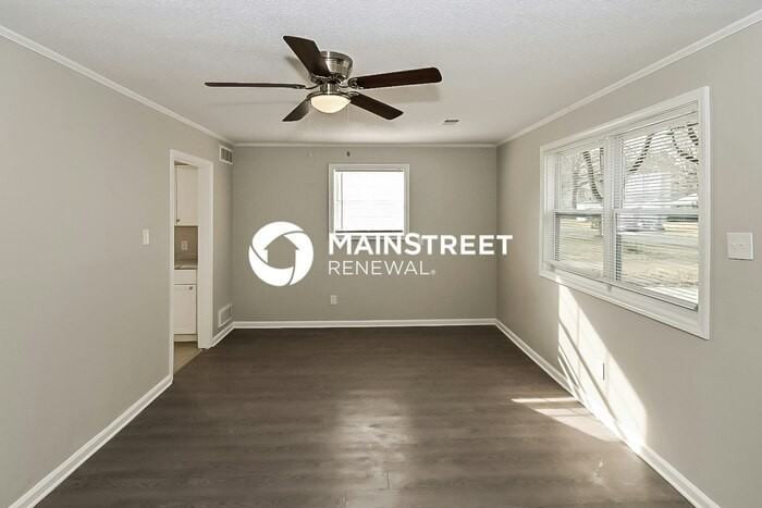 1058 Avon Rd - Photo 5 of 16