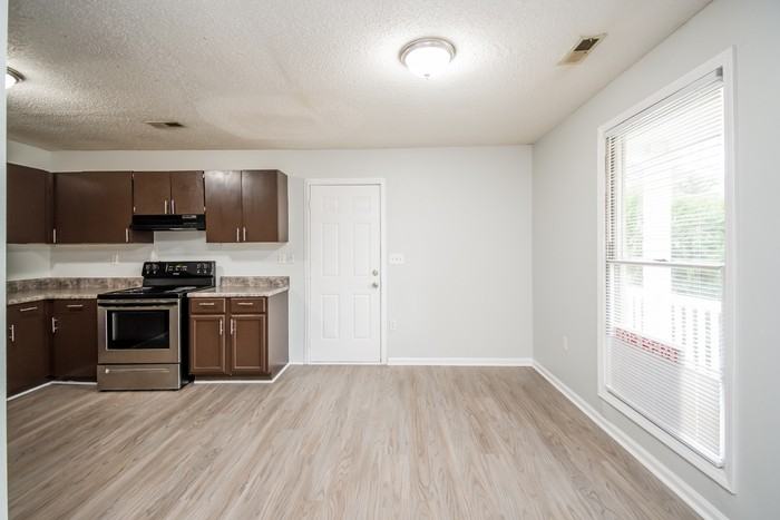 509 Riley St - Photo 3 of 11