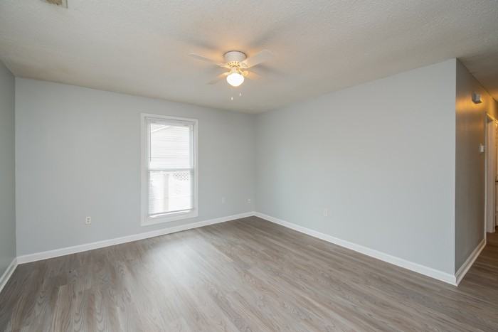 509 Riley St - Photo 6 of 11