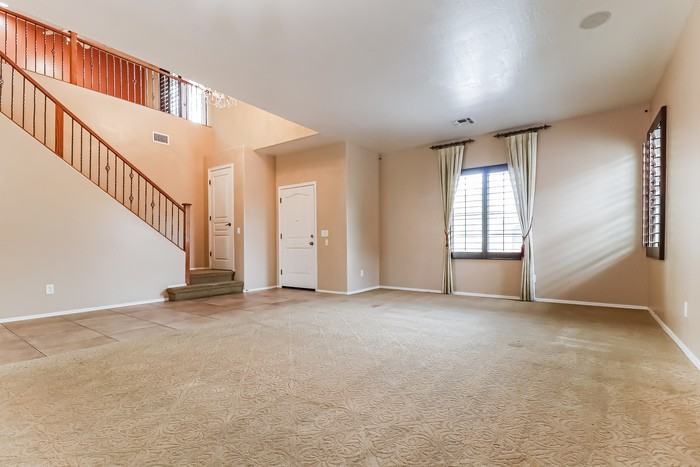 8718 W Preston Ln - Photo 7 of 19