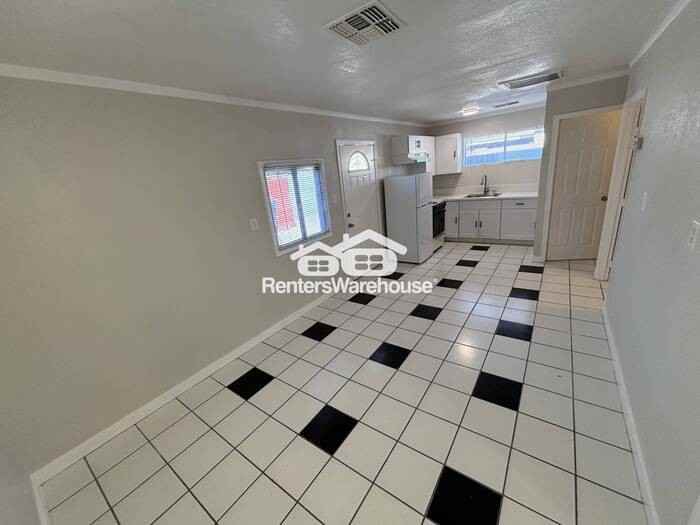 2818 W Heatherbrae Dr - Photo 3 of 17