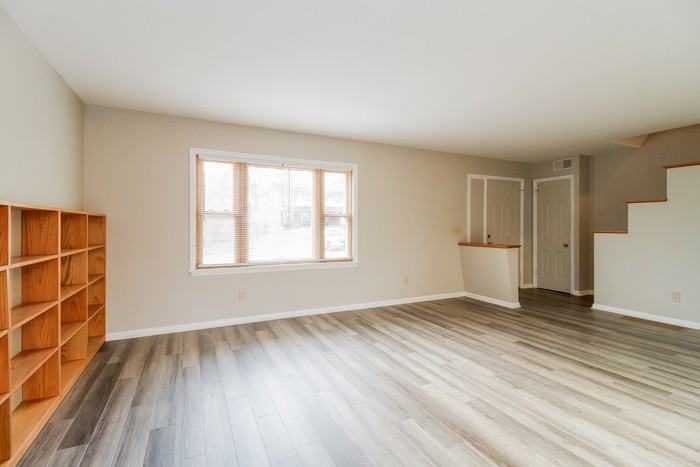 2480 Sylmar Ct - Photo 5 of 10