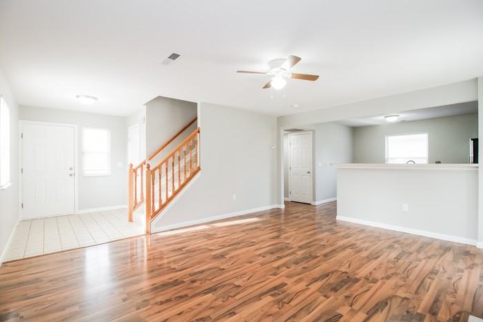 1021 Canterbury Ln - Photo 4 of 11