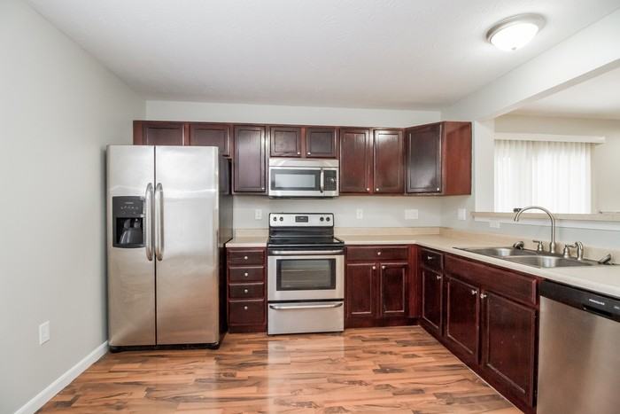 1021 Canterbury Ln - Photo 5 of 11