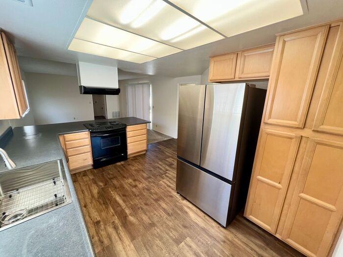 2163 Missouri St - Photo 3 of 25