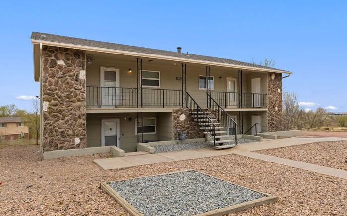 1163 Cree Dr #4 - Photo 2 of 22