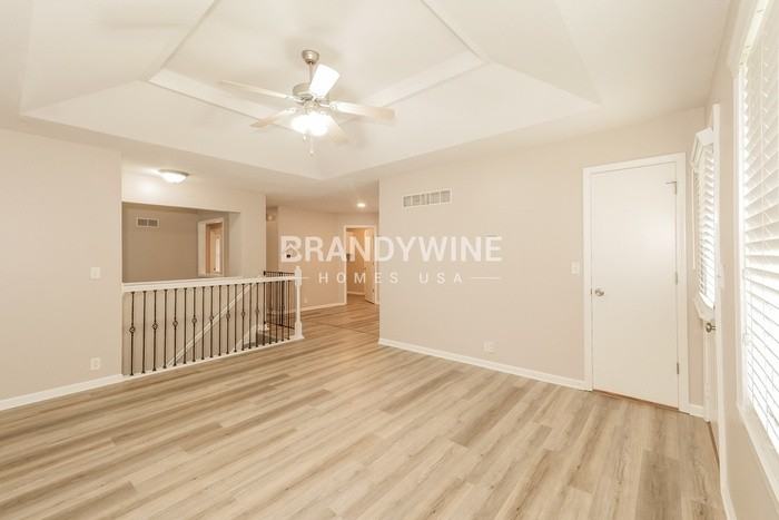 402 Maple Ave - Photo 5 of 22