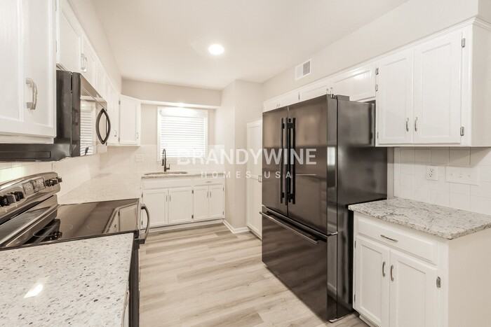 402 Maple Ave - Photo 6 of 22