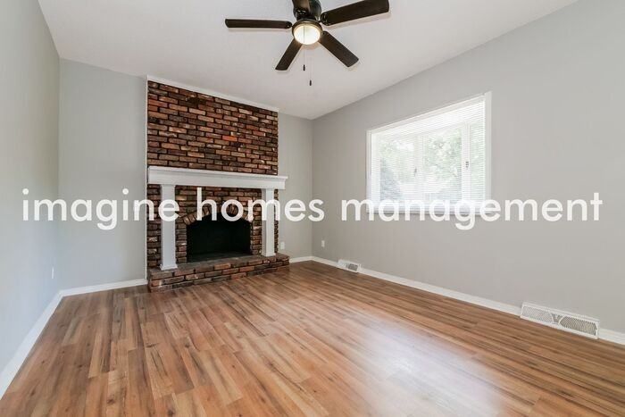 818 Ne 112th Ter - Photo 4 of 14