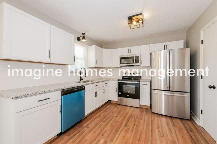 818 Ne 112th Ter - Photo 6 of 14