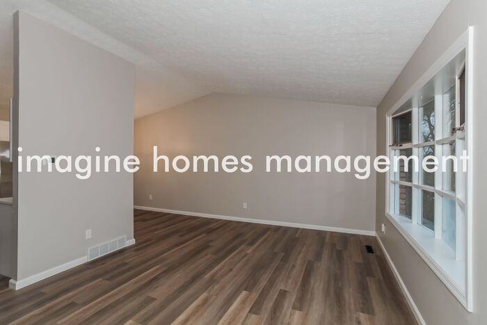 5211 Sherry Ln - Photo 6 of 20