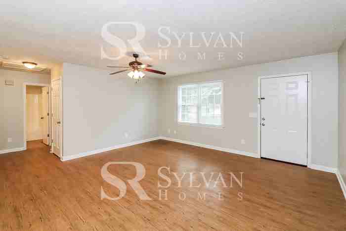 376 Dillon Dr - Photo 3 of 16