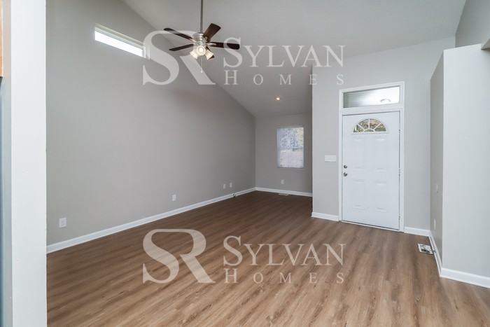 1105 Lakeview St - Photo 2 of 15