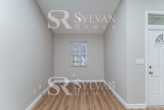 1105 Lakeview St - Photo 3 of 15