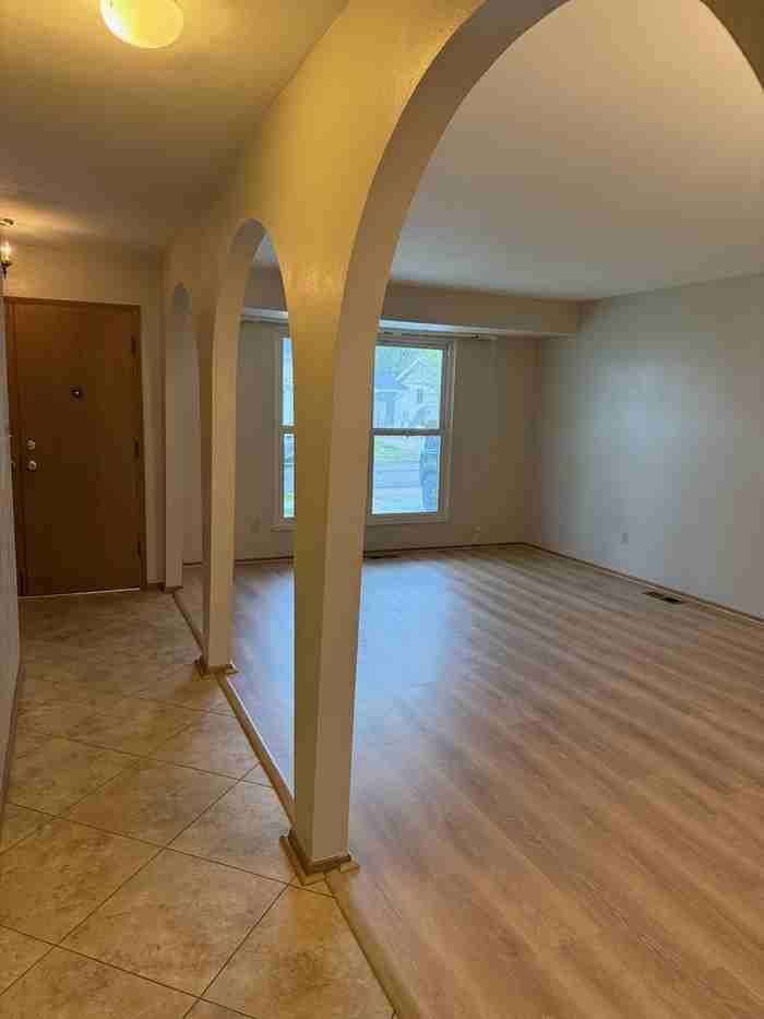 553 Goldwood Dr - Photo 4 of 20