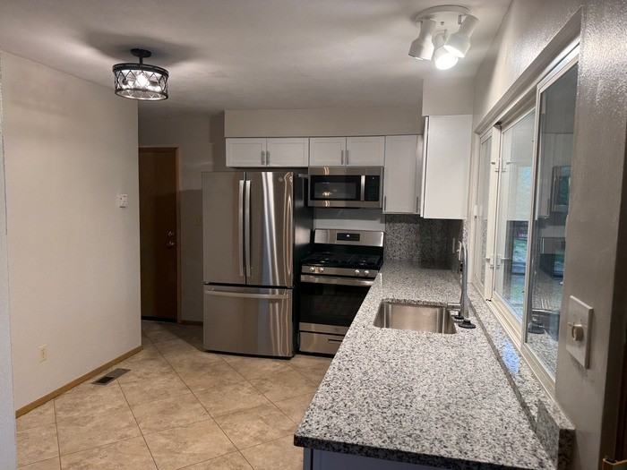 553 Goldwood Dr - Photo 7 of 20