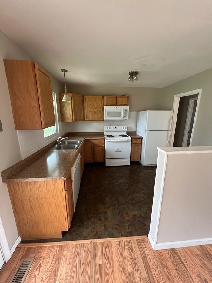 304 Brightsand Ct - Photo 3 of 9