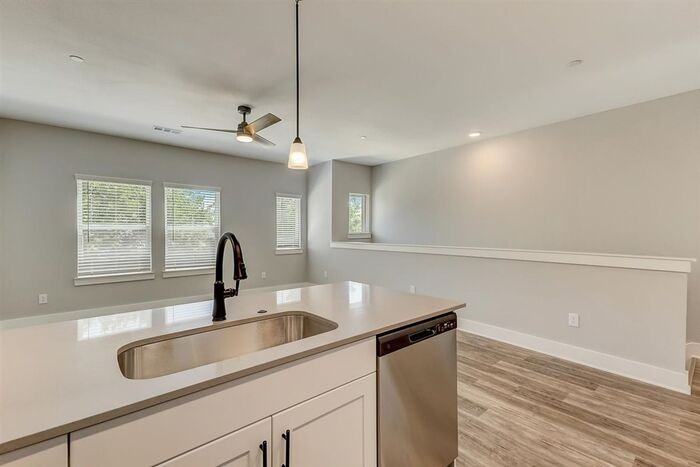 4729 Colosseum Way - Photo 7 of 50