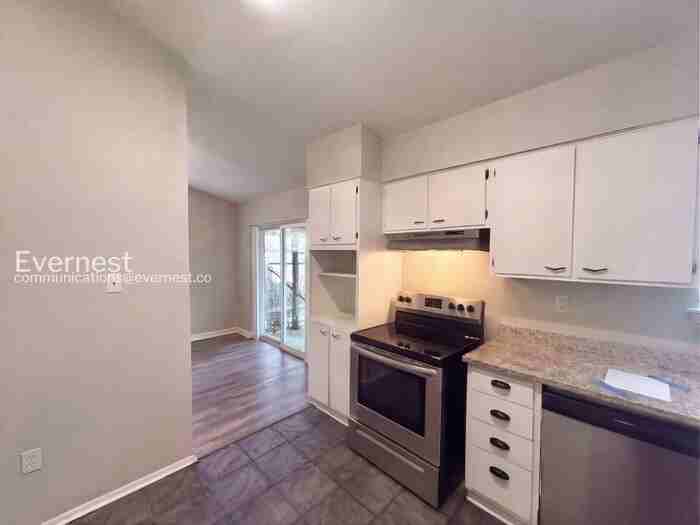 8694 Yorktown Dr - Photo 3 of 23