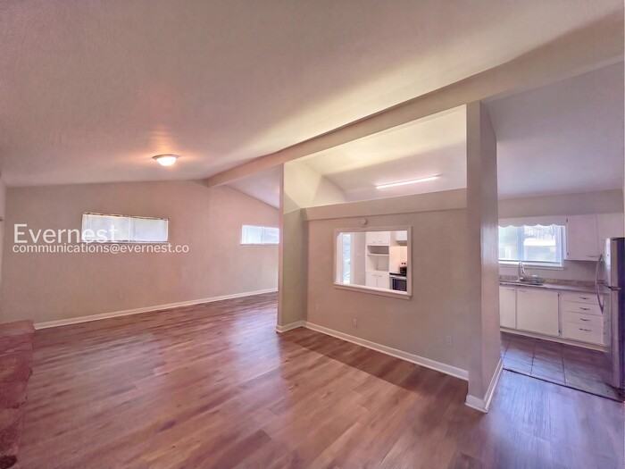 8694 Yorktown Dr - Photo 4 of 23