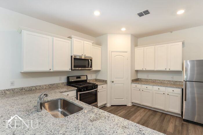 2927 Jackson Smt - Photo 6 of 24